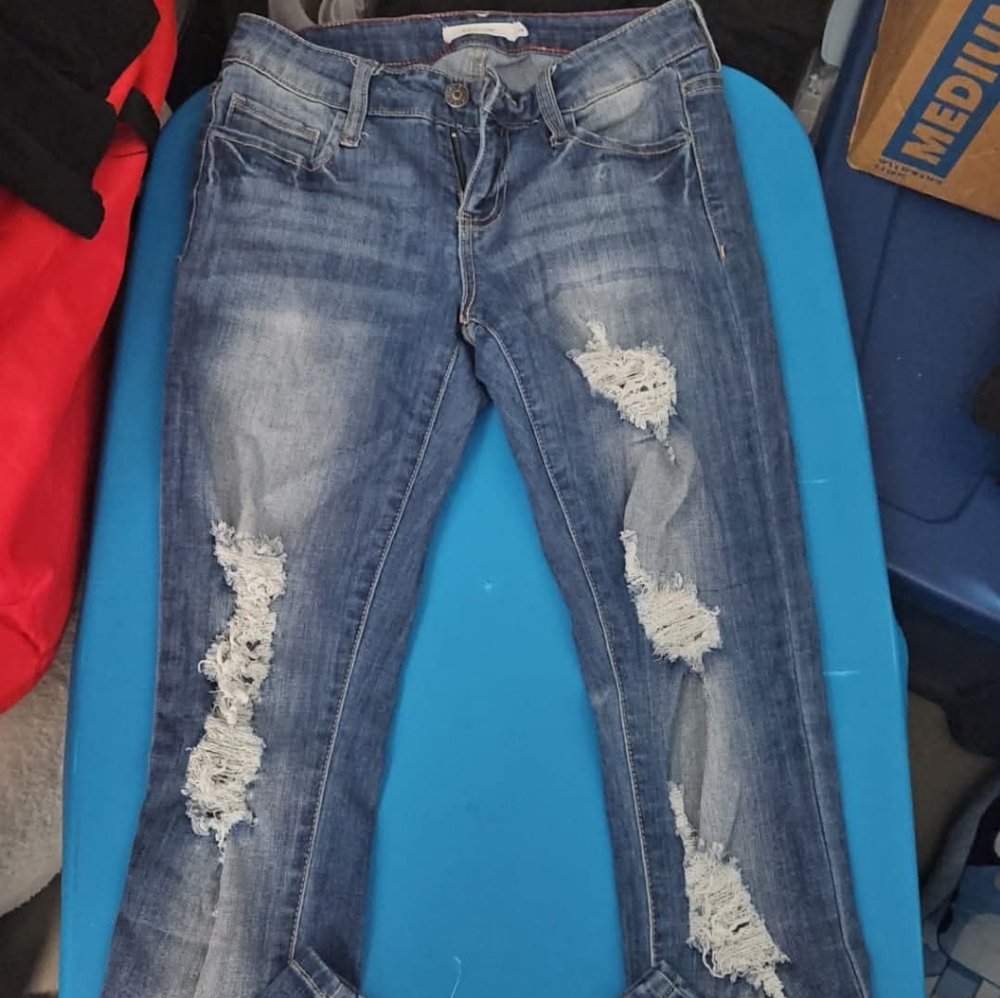 Cello distressed jeans sz 3